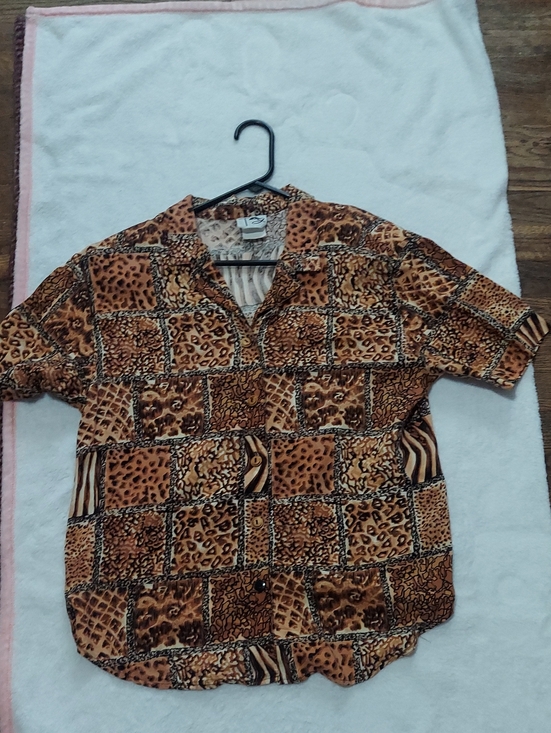 Tag Tops - 6 for $10 M&M Womens Short Sleeve Animal Print Shirt - Brown